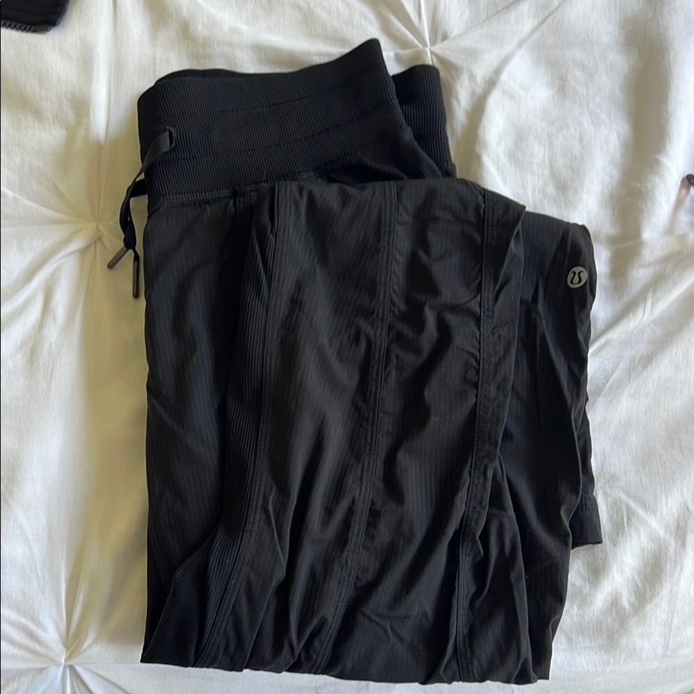 Lululemon black cropped studio pants